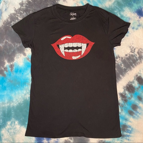 Black Vampire Lips Super Soft Tee Shirt - Picture 2 of 4